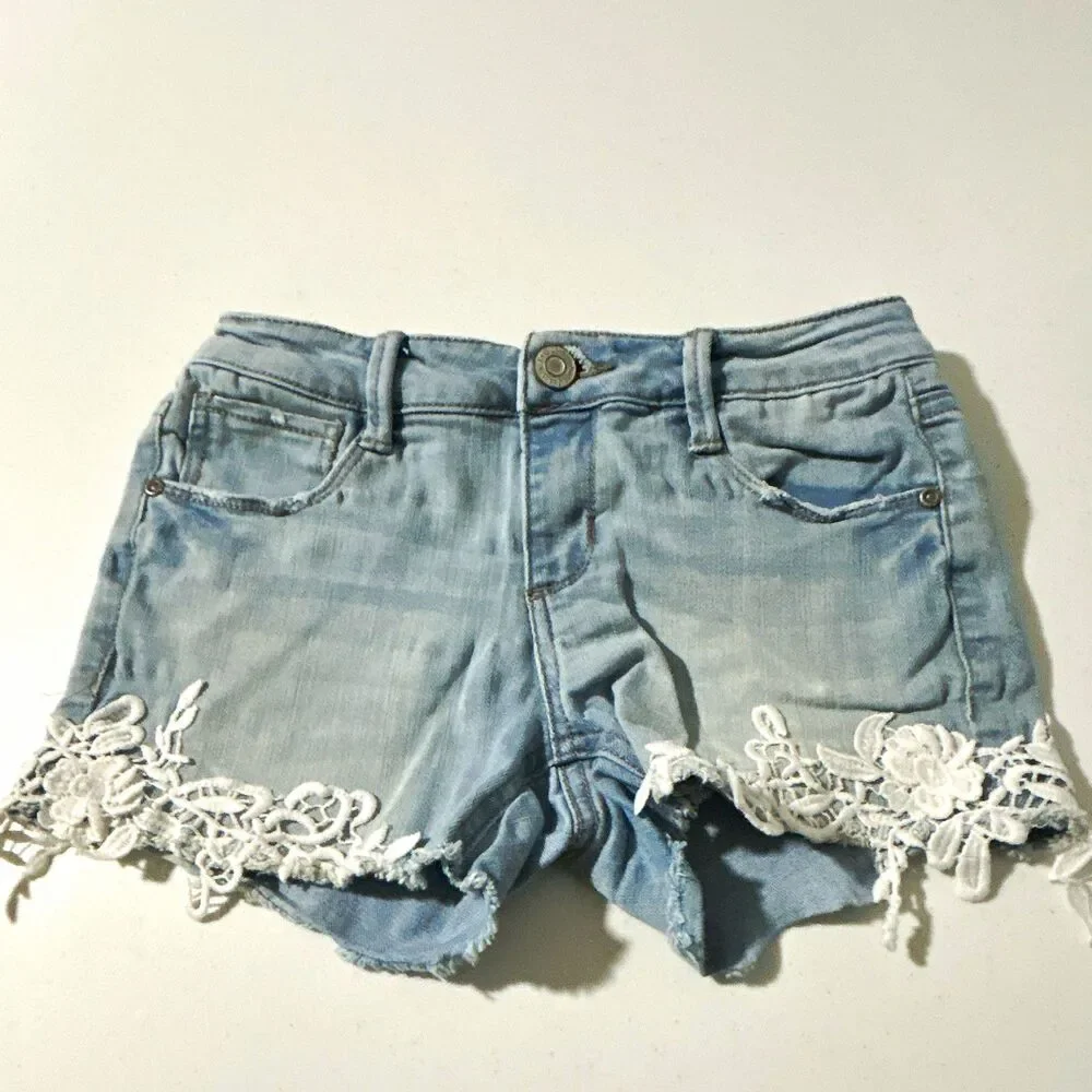 Mudd Girls Light Wash Blue Denim Cut-Off Shorts: Size 12 Stretch Lace Pockets